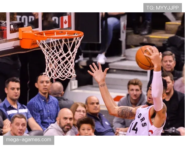 丹尼·格林无球跑动提升球队三分命中率，远超同位置防守者