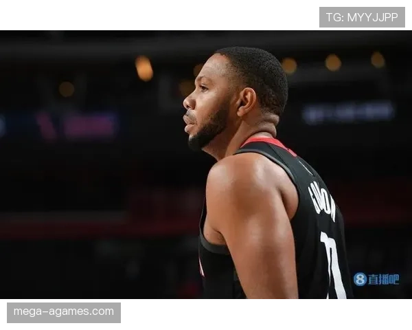 埃里克·戈登三分效率提升拉开火箭后场空间影响战术核心作用