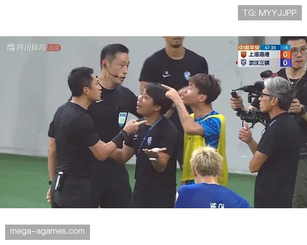 替补席吃红牌，为何教练也被罚下？规则拆解