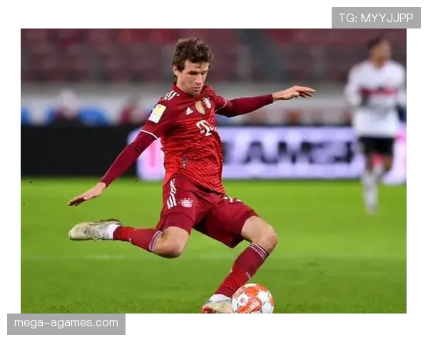 奥斯梅恩与莱万多夫斯基：现代中锋的冲击力与全能射手的战术适配性差异